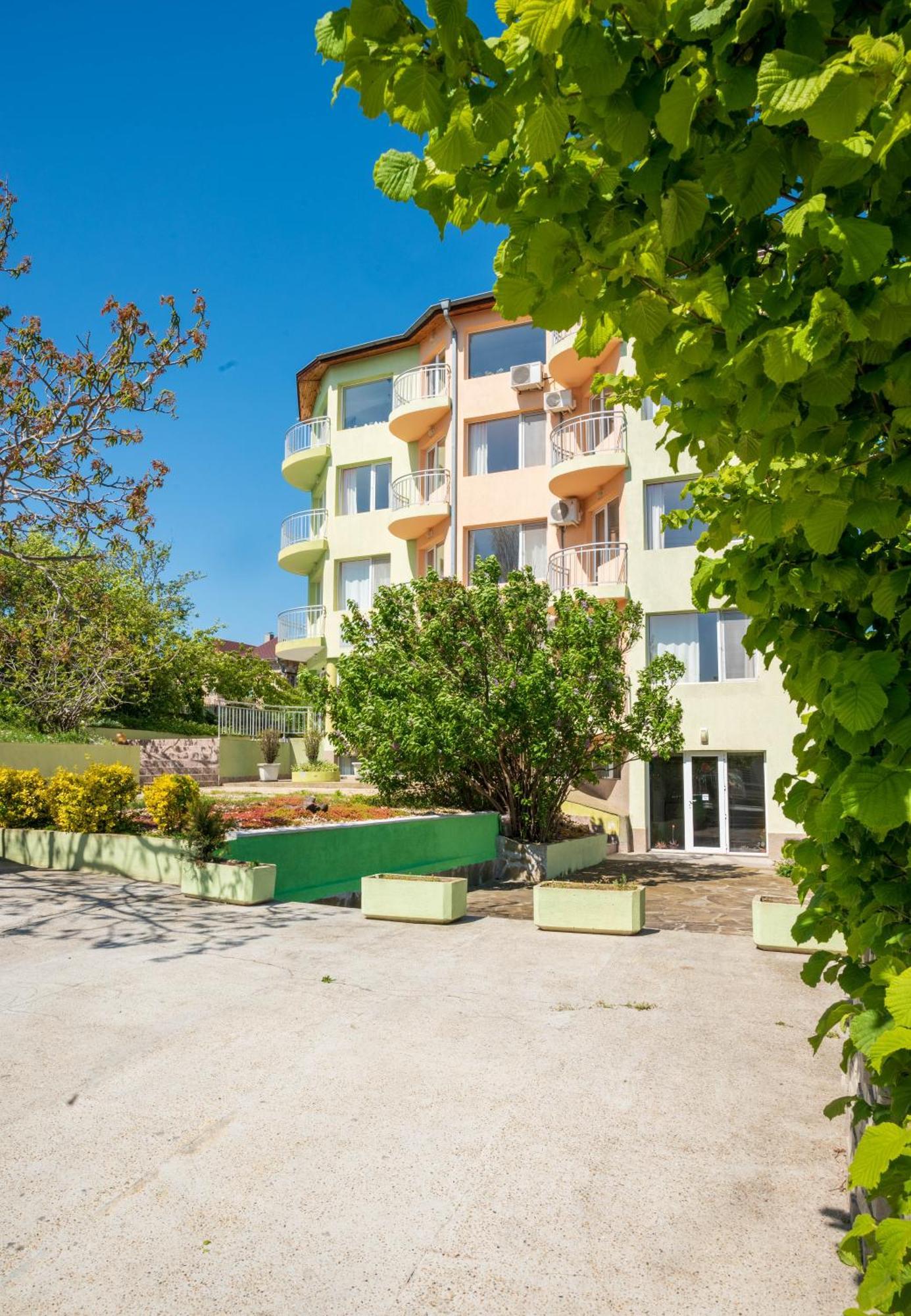 Perla Aparthotel Golden Sands Bagian luar foto