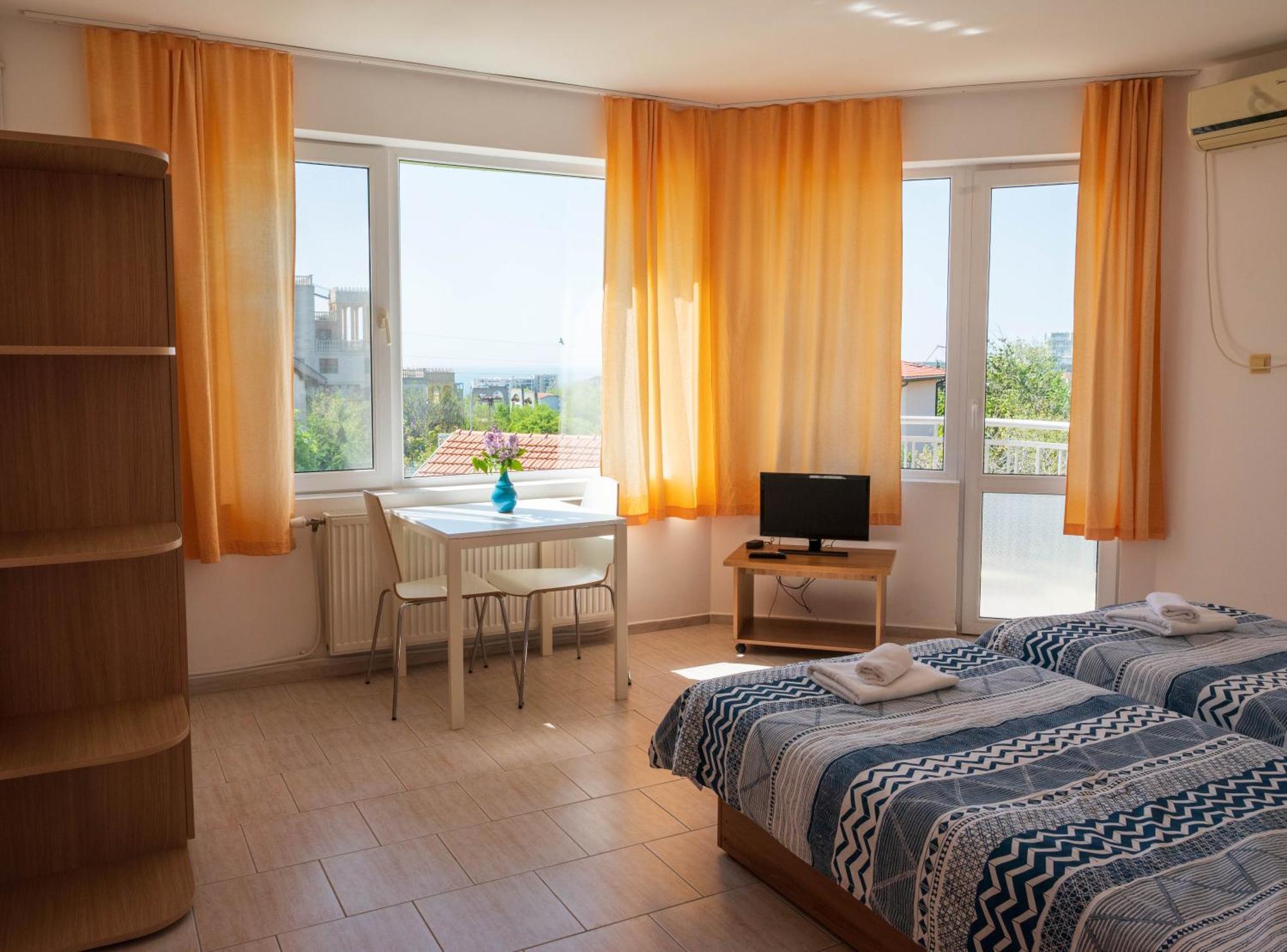 Perla Aparthotel Golden Sands Bagian luar foto