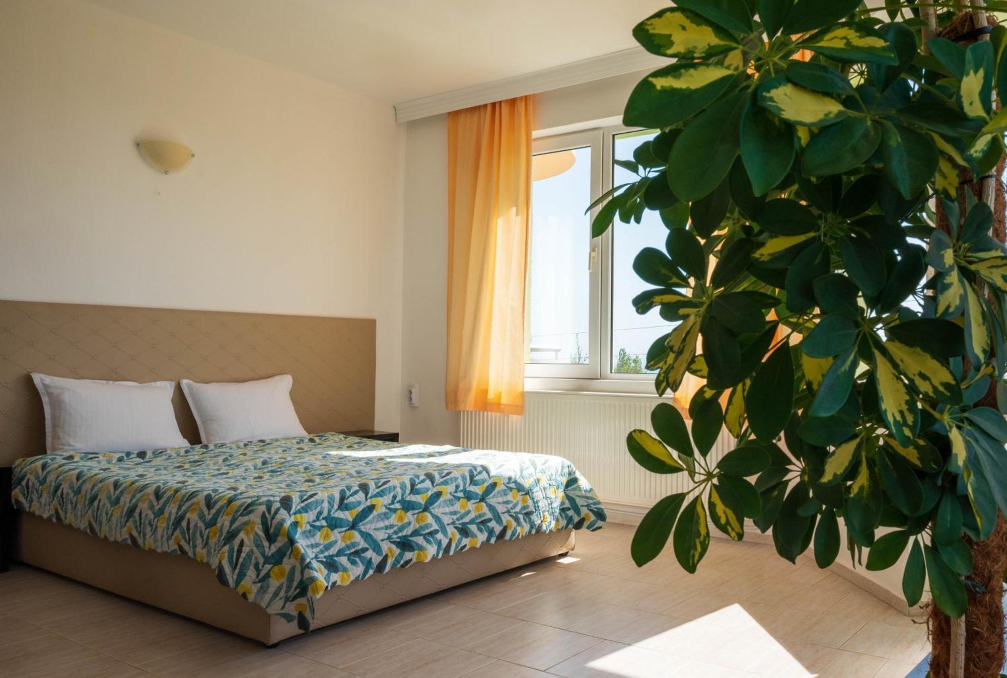 Perla Aparthotel Golden Sands Bagian luar foto