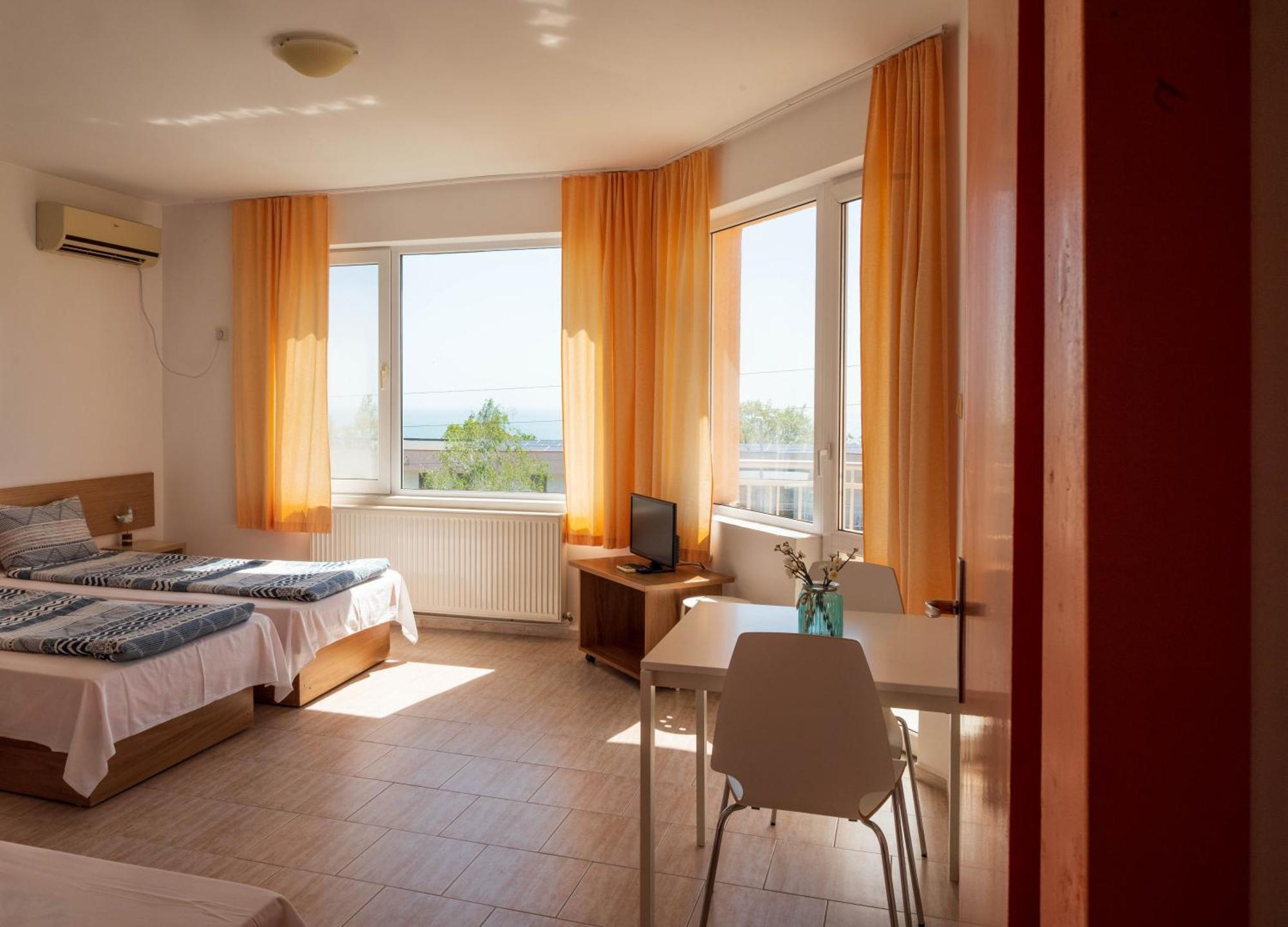 Perla Aparthotel Golden Sands Bagian luar foto